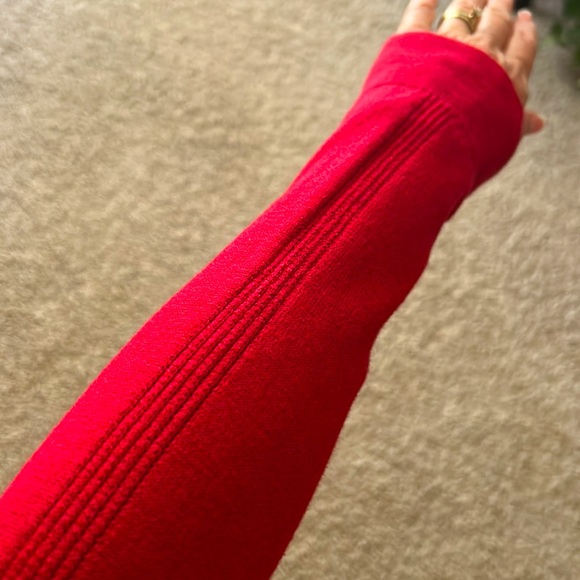 BANANA REPUBLIC♥️Long Sleeved V-Neck Red SWEATER🍁VERY GOOD Condition! Size XS🌻 - Picture 4 of 8